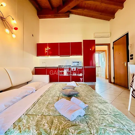 Nido Di Rondine Apt - Bilocale Moderno Con Piscina Appartement Sirmione