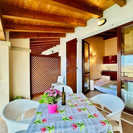 Nido Di Rondine Apt - Bilocale Moderno Con Piscina Appartement Sirmione