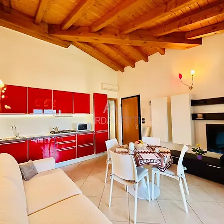 Nido Di Rondine Apt - Bilocale Moderno Con Piscina Appartement Sirmione